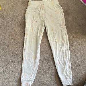 Lululemon High rise Scuba Joggers Beige with Yellow and Orange splotches size 6